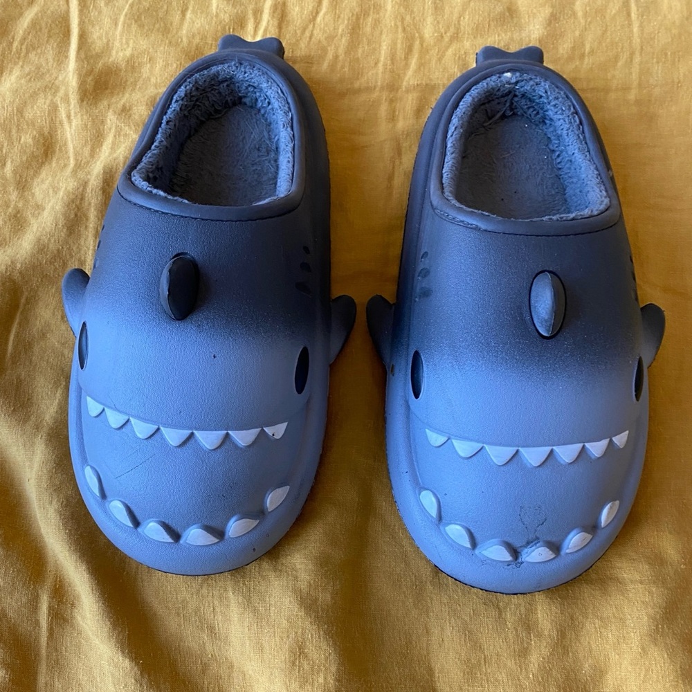 Shark Slippers by Crayon Friends unisex size 40-41